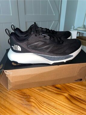 The North Face  Altamesa 500 Size: Mens US 9 **New in Box** Black/asphalt Grey
